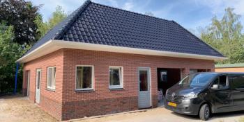 Nieuwbouw garage /bed and breakfast te Vledderveen.