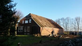 Renovatie van een boerderij dak te Vledderveen