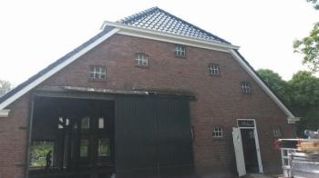 Renovatie van een boerderij dak te Vledderveen